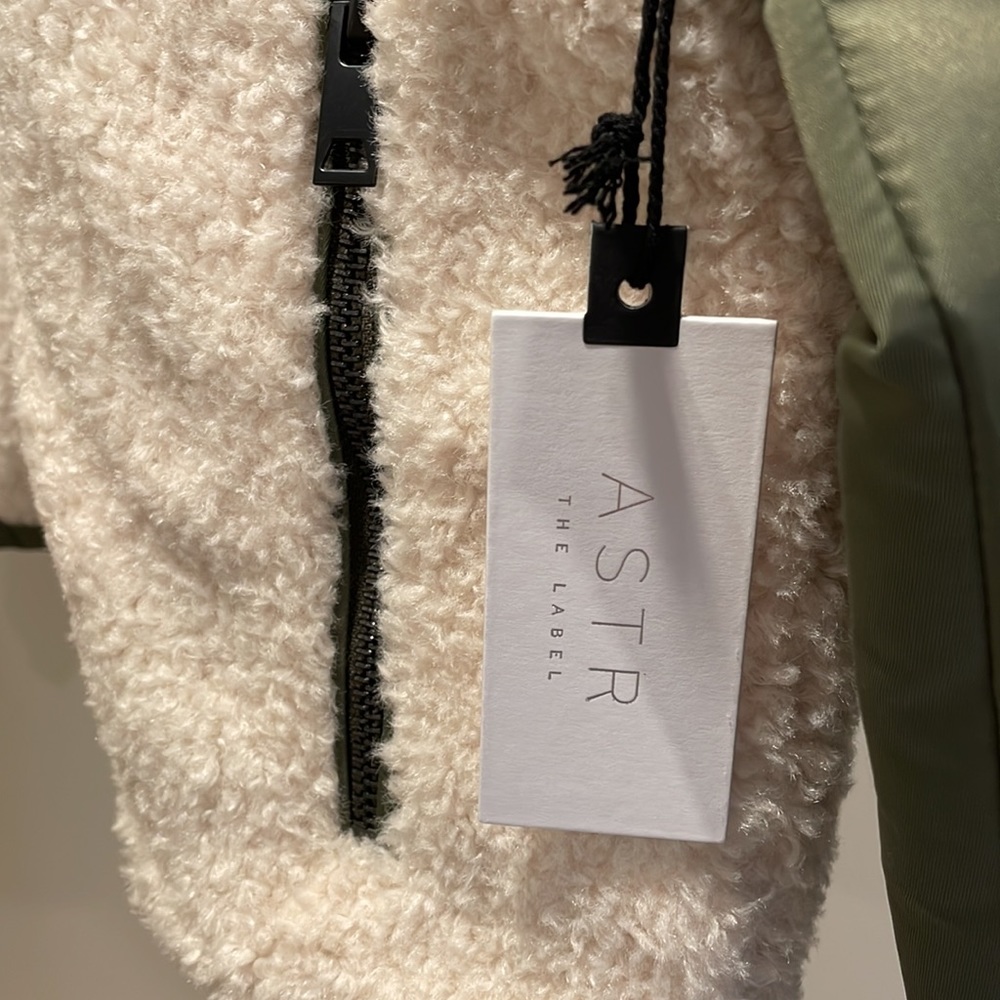 TEGAN FAUX SHEARLING CONTRAST PUFFER JACKET - Picture 8 of 9